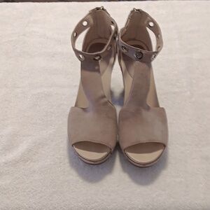 NWOT Jambu Handcrafted open toe high heel beige suede women's shoes size 9M